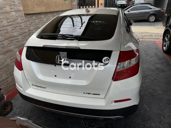 Foreign Used Honda Accord Crosstour 2012 For Sale !!! in Ikeja, Lagos - thumbnail 2