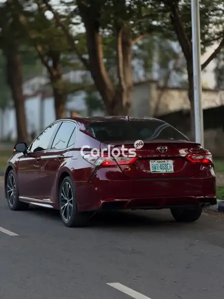 Nigerian Used 2018 Toyota Camry SE – Stylish Toyota for Sale in Asokoro, Abuja - thumbnail 7