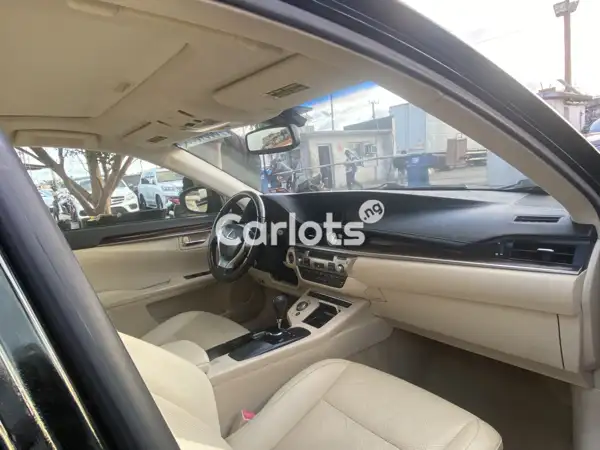 Foreign used 2015 Lexus Es350 for sale in Apapa, Lagos - thumbnail 2