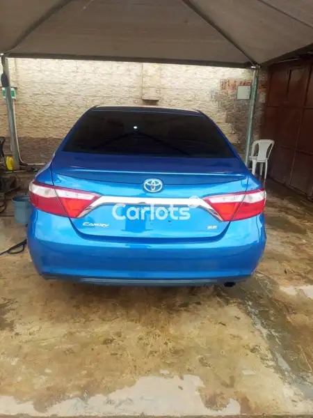 Foreign Used Toyota Camry 2017 Blue for sale in Abuja - thumbnail 2