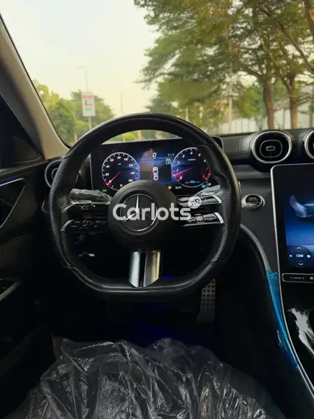 Foreign Used Mercedes-Benz C300 2022 – Modern Design and Luxury for sale in Asokoro, Abuja - thumbnail 4