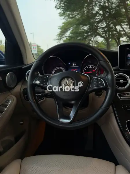 Foreign Used GLC300 – Stylish Mercedes SUV in Abuja for sale in Asokoro - thumbnail 4