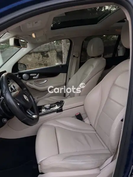 Foreign Used GLC300 – Stylish Mercedes SUV in Abuja for sale in Asokoro - thumbnail 6