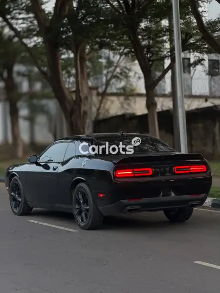 Nigerian Used Dodge Challenger – Bold Sports Coupe for sale in Asokoro, Abuja - thumbnail 7
