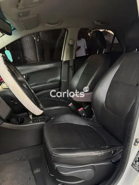 Nigerian Used Kia Morning 2011 White for sale in Asokoro, Abuja - thumbnail 6
