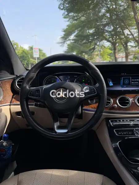 Nigerian Used Mercedes-Benz E300 2022 White for sale in Asokoro, Abuja - thumbnail 4