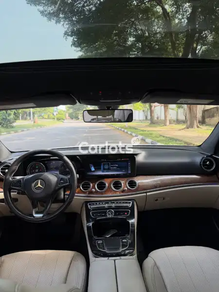 Nigerian Used Mercedes-Benz E300 2022 White for sale in Asokoro, Abuja - thumbnail 5