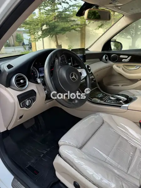 Foreign Used Mercedes-Benz GLC 2016 White for sale in Kano - thumbnail 3