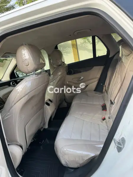 Foreign Used Mercedes-Benz GLC 2016 White for sale in Kano - thumbnail 4