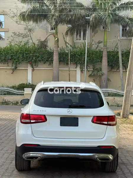 Foreign Used Mercedes-Benz GLC 2016 White for sale in Kano - thumbnail 6