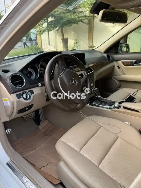 Foreign Used Mercedes-Benz C300 2013 White for sale in Kano - thumbnail 3