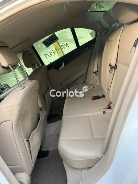 Foreign Used Mercedes-Benz C300 2013 White for sale in Kano - thumbnail 4