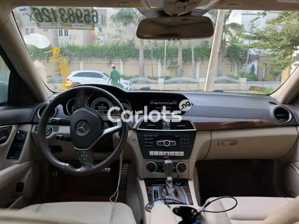 Foreign Used Mercedes-Benz C300 2013 White for sale in Kano - thumbnail 5