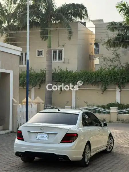 Foreign Used Mercedes-Benz C300 2013 White for sale in Kano - thumbnail 6