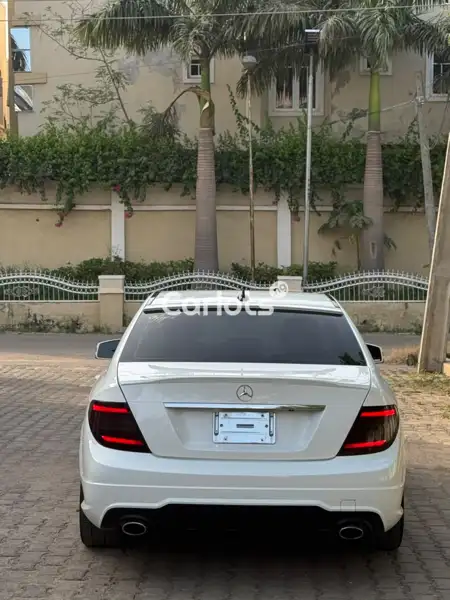 Foreign Used Mercedes-Benz C300 2013 White for sale in Kano - thumbnail 7