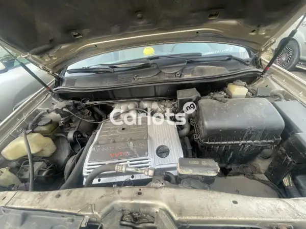 Nigerian Used Lexus RX 300 2003 Golden for sale in Iba, Lagos - thumbnail 4
