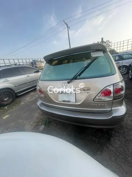 Nigerian Used Lexus RX 300 2003 Golden for sale in Iba, Lagos - thumbnail 5