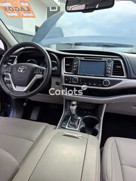 Foreign Used Toyota Highlander 2016 Blue for sale in Lagos - thumbnail 2