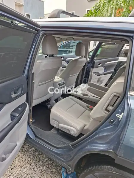 Foreign Used Toyota Highlander 2016 Blue for sale in Lagos - thumbnail 3