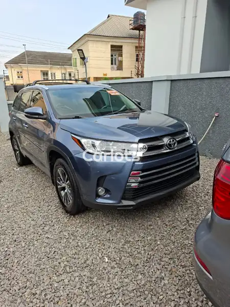 Foreign Used Toyota Highlander 2016 Blue for sale in Lagos - thumbnail 6