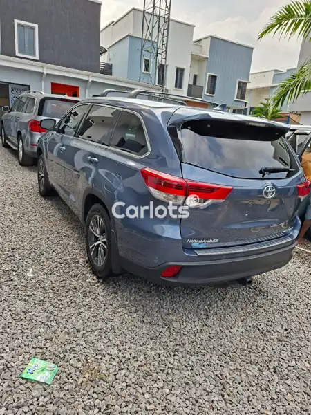 Foreign Used Toyota Highlander 2016 Blue for sale in Lagos - thumbnail 7
