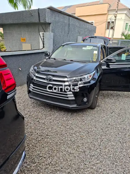 Foreign Used Toyota Highlander 2016 Black for sale in Lagos