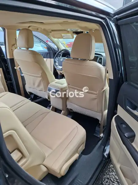 Foreign Used Toyota Highlander 2016 Black for sale in Lagos - thumbnail 3