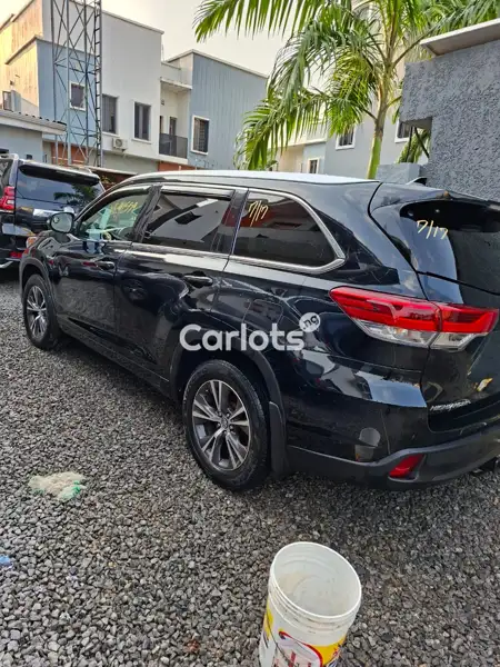 Foreign Used Toyota Highlander 2016 Black for sale in Lagos - thumbnail 5