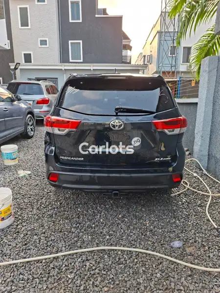 Foreign Used Toyota Highlander 2016 Black for sale in Lagos - thumbnail 7