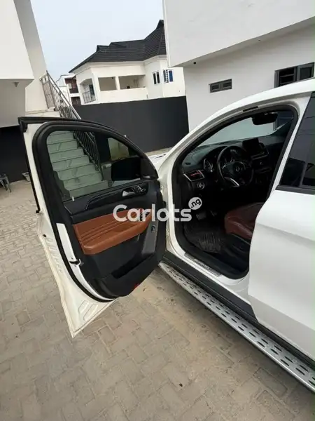 Nigerian Used Mercedes-Benz GLE 2016 White for sale in Ajah, Lagos - thumbnail 2