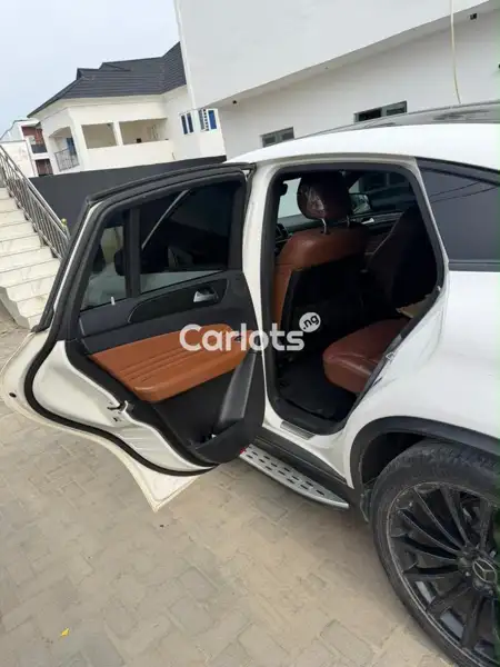 Nigerian Used Mercedes-Benz GLE 2016 White for sale in Ajah, Lagos - thumbnail 3