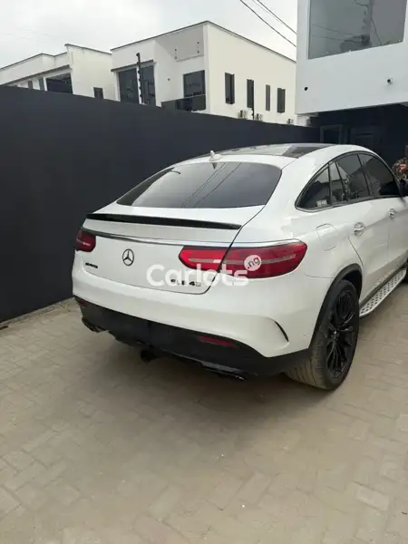 Nigerian Used Mercedes-Benz GLE 2016 White for sale in Ajah, Lagos - thumbnail 6