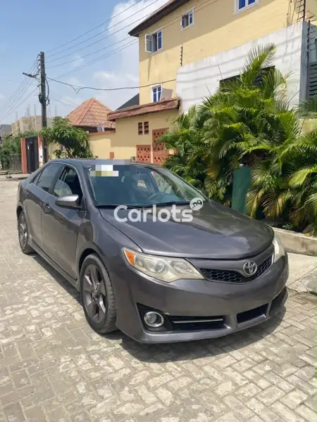 Nigerian Used Toyota Camry 2014 Gray for sale in Ajah, Lagos - thumbnail 4