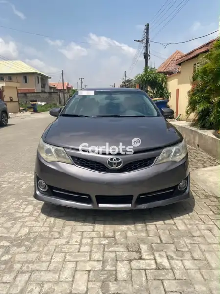 Nigerian Used Toyota Camry 2014 Gray for sale in Ajah, Lagos - thumbnail 5