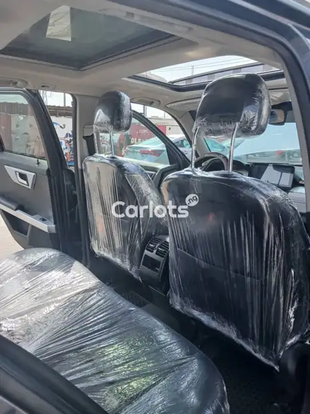 Nigerian Used Mercedes-Benz GLK 2010 Gray for sale in Lekki, Lagos - thumbnail 4