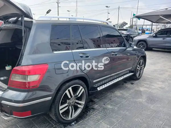 Nigerian Used Mercedes-Benz GLK 2010 Gray for sale in Lekki, Lagos - thumbnail 5