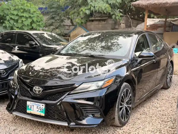 Foreign Used Toyota Camry 2019 Black for sale in Garki, Abuja
