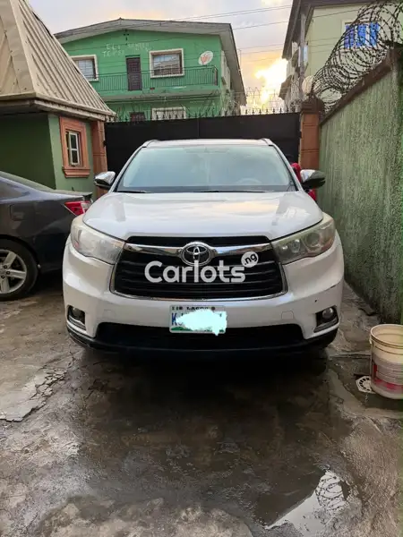 Nigerian Used Toyota Highlander 2016 White for sale in Surulere, Lagos