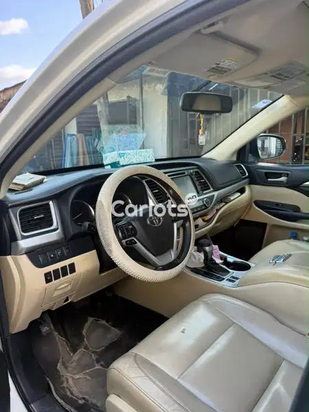Nigerian Used Toyota Highlander 2016 White for sale in Surulere, Lagos - thumbnail 2