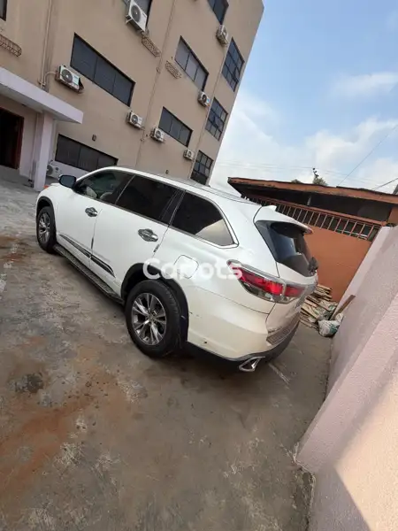 Nigerian Used Toyota Highlander 2016 White for sale in Surulere, Lagos - thumbnail 6