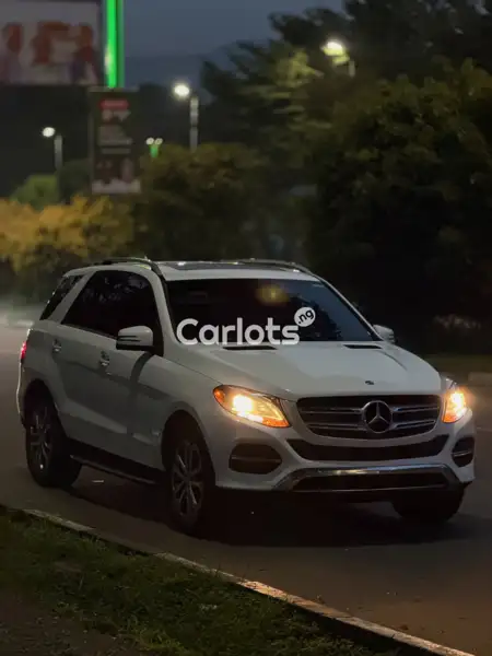 Foreign Used Mercedes-Benz GLE 350 2018 White for sale in Asokoro, Abuja - thumbnail 3