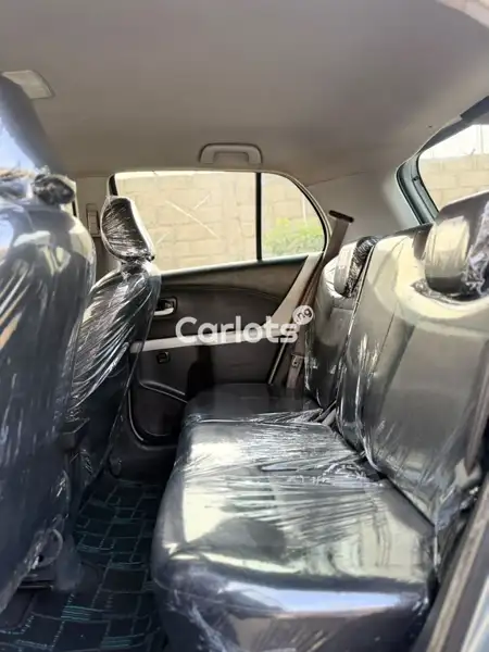 Foreign Used Toyota Yaris 2010 Silver for sale in Kano - thumbnail 3