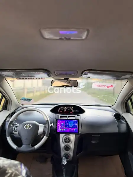 Foreign Used Toyota Yaris 2010 Silver for sale in Kano - thumbnail 4