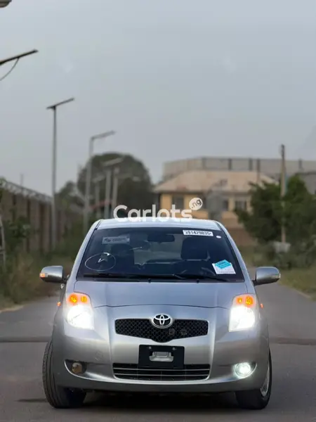 Foreign Used Toyota Yaris 2010 Silver for sale in Kano - thumbnail 6