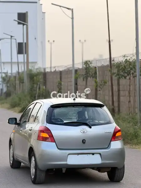 Foreign Used Toyota Yaris 2010 Silver for sale in Kano - thumbnail 7