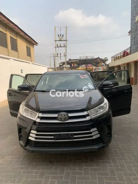 Foreign Used Toyota Highlander 2017 Black for sale in Ikosi, Lagos