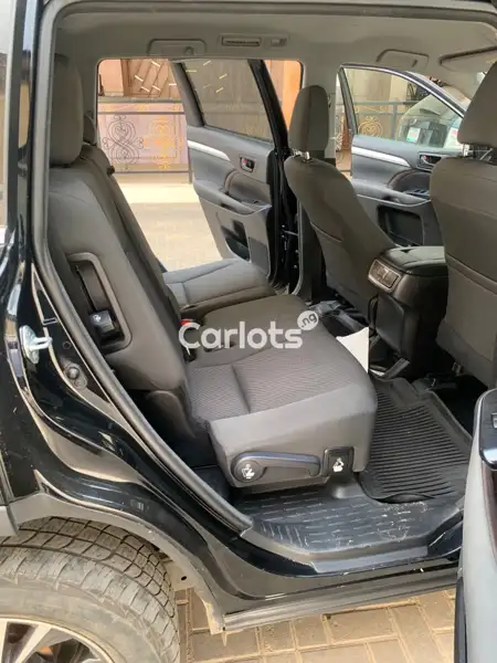 Foreign Used Toyota Highlander 2017 Black for sale in Ikosi, Lagos - thumbnail 5
