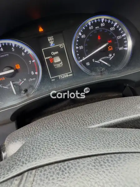Nigerian Used Toyota Highlander 2015 Beige for sale in Asokoro, Abuja - thumbnail 6
