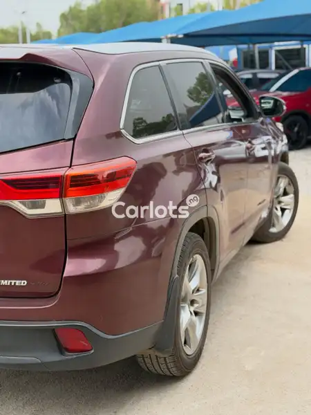 Nigerian Used Toyota Highlander 2015 Beige for sale in Asokoro, Abuja - thumbnail 7
