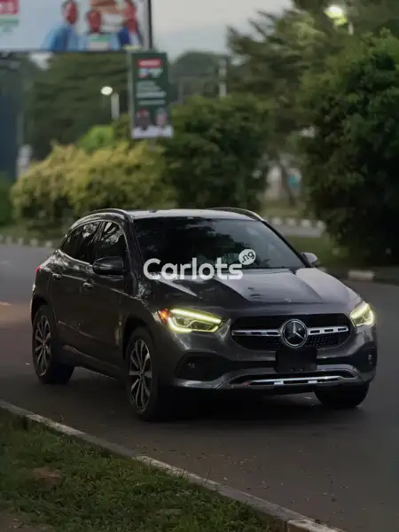 Nigerian Used Mercedes-Benz GLA 2020 Brown for sale in Asokoro, Abuja - thumbnail 3